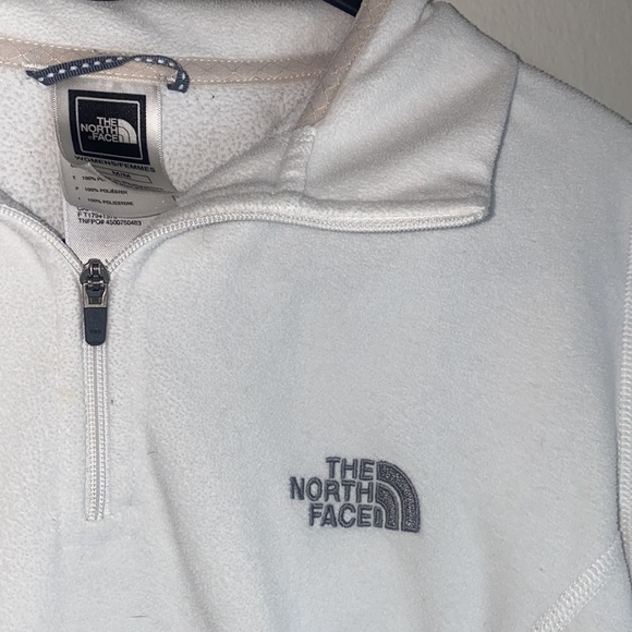 🦋White North Face quarter zip polyester pullover! - Picture 3 of 8